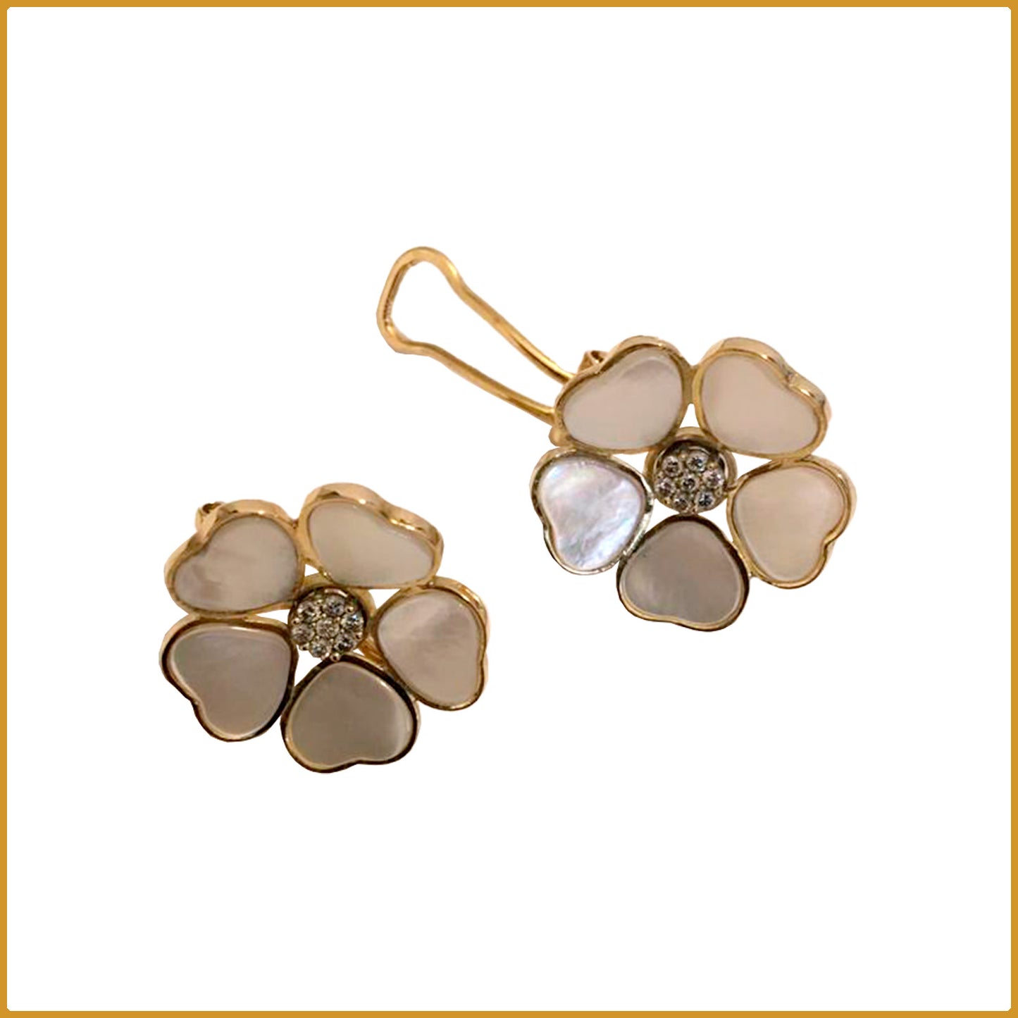 Boucles d'oreilles motif fleur avec 7 diamants et nacre