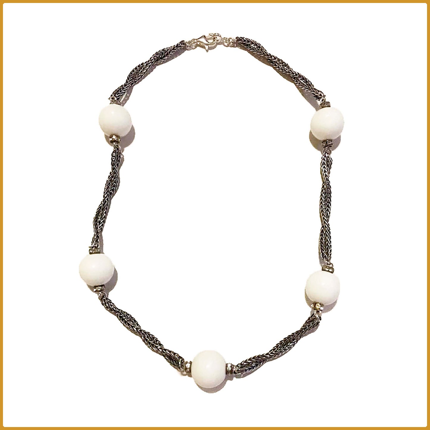 Necklace with onyx balls