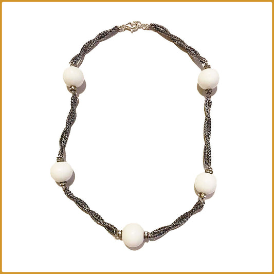 Collier avec boules d’onyx