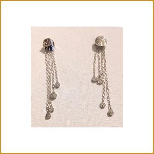 Longues boucles d’oreilles en diamant